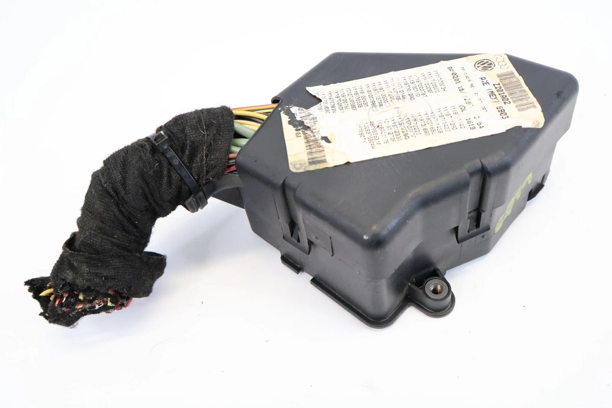 2003-2010 NEW BEETLE CONVERTIBLE 2.5L AT DASH INTERIOR CABIN FUSE BOX OEM