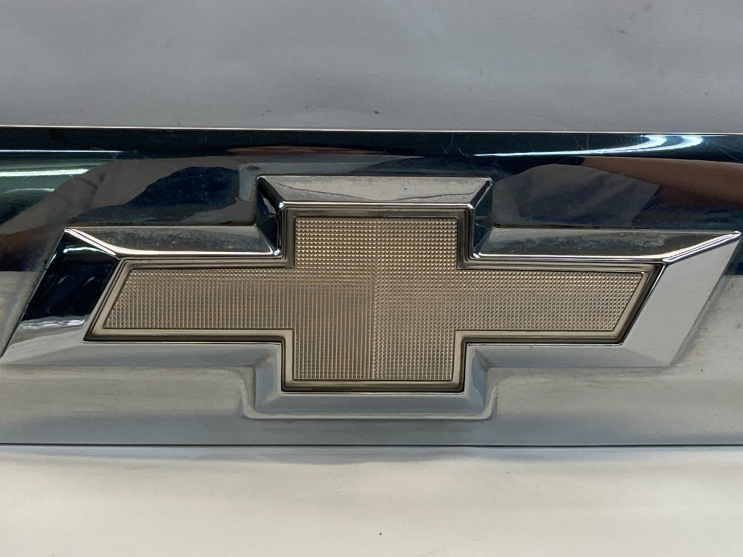 2010-2015 Chevy Equinox w/o Camera Liftgate Chrome Applique Molding 22869810