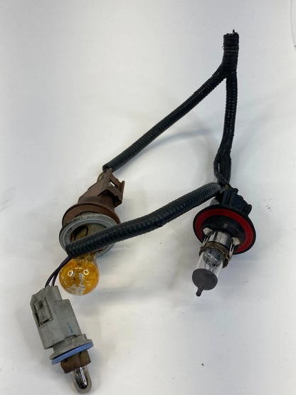 2008 FORD FOCUS SEDAN REAR LEFT TAILLIGHT PIGTAIL WIRE HARNESS SOCKET CONNECTOR