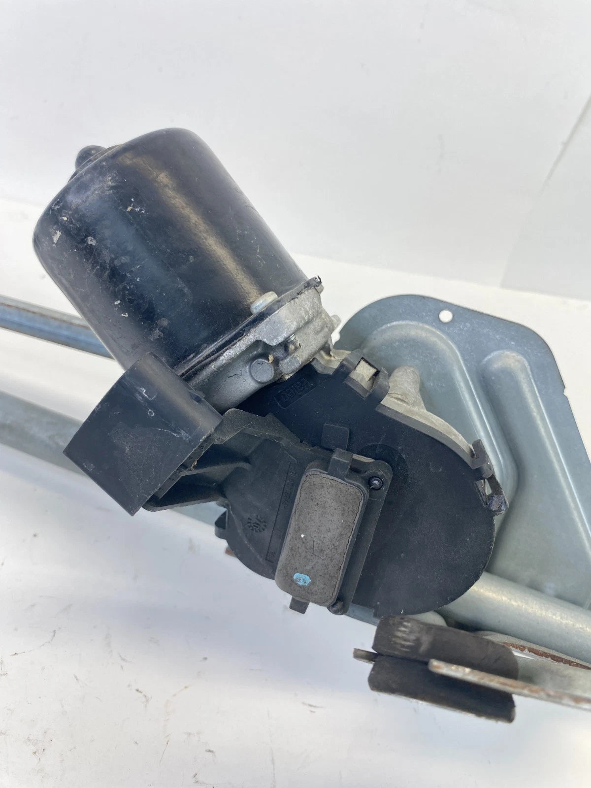 2007-2015 MINI COOPER WINDSHIELD FRONT WIPER MOTOR LINKAGE VALEO 54126867 OEM