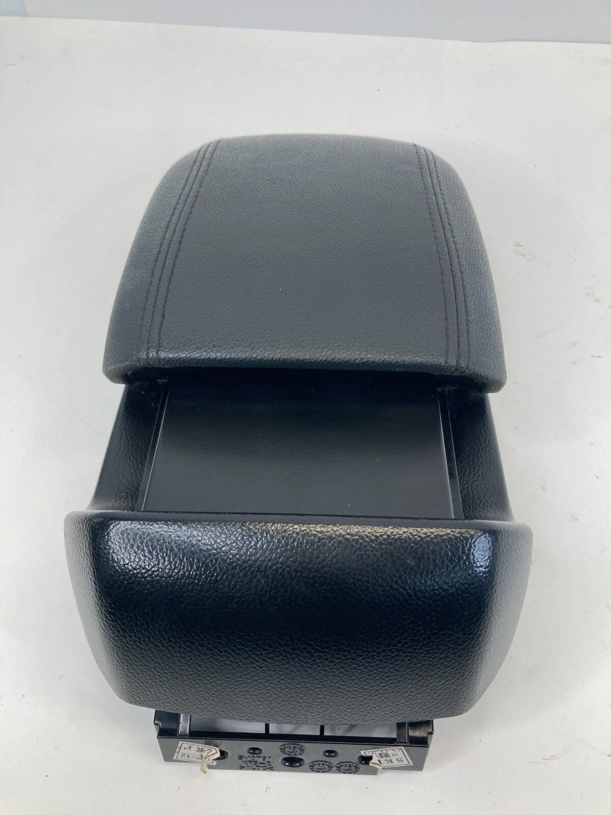 2011-2016 CHEVROLET CRUZE CENTER CONSOLE LID COVER TOP ARMREST ARM REST OEM