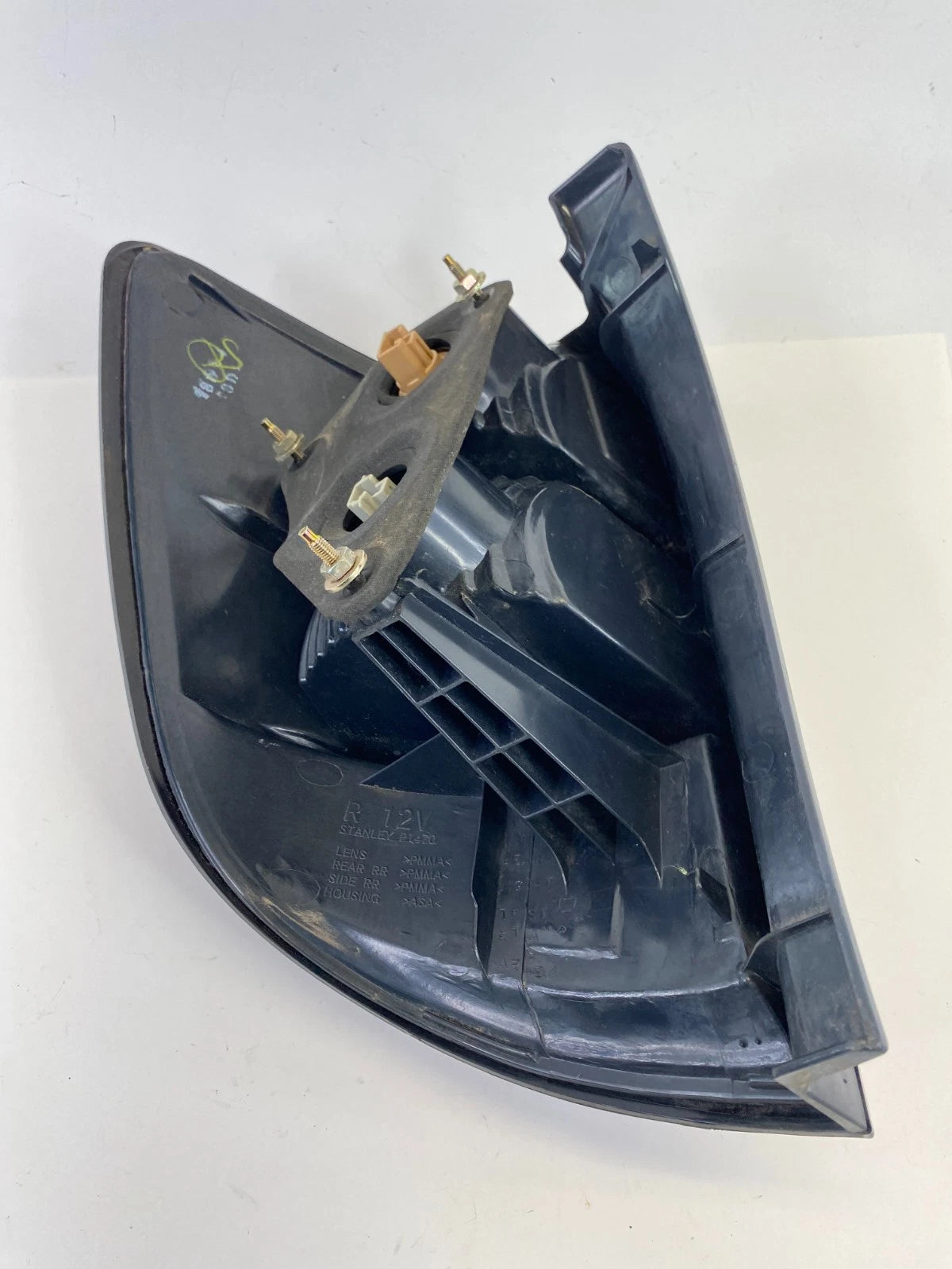 2003-2008 Pontiac Vibe Rear Right Passenger Tail Light Taillight Taillamp OEM