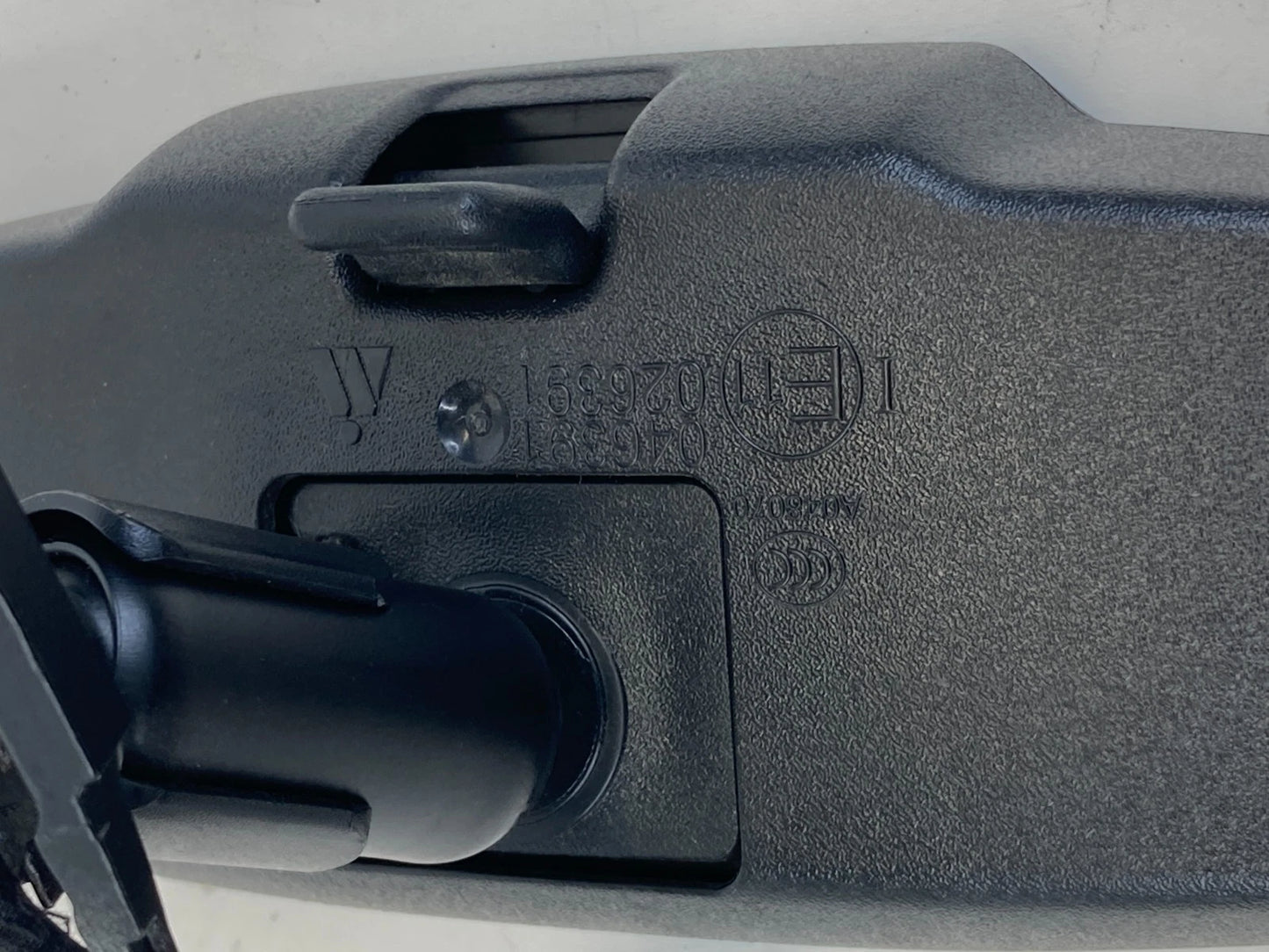 2015-2020 Chevrolet Trax Rear View Mirror w/Auto Dim & Onstar E11026391 OEM