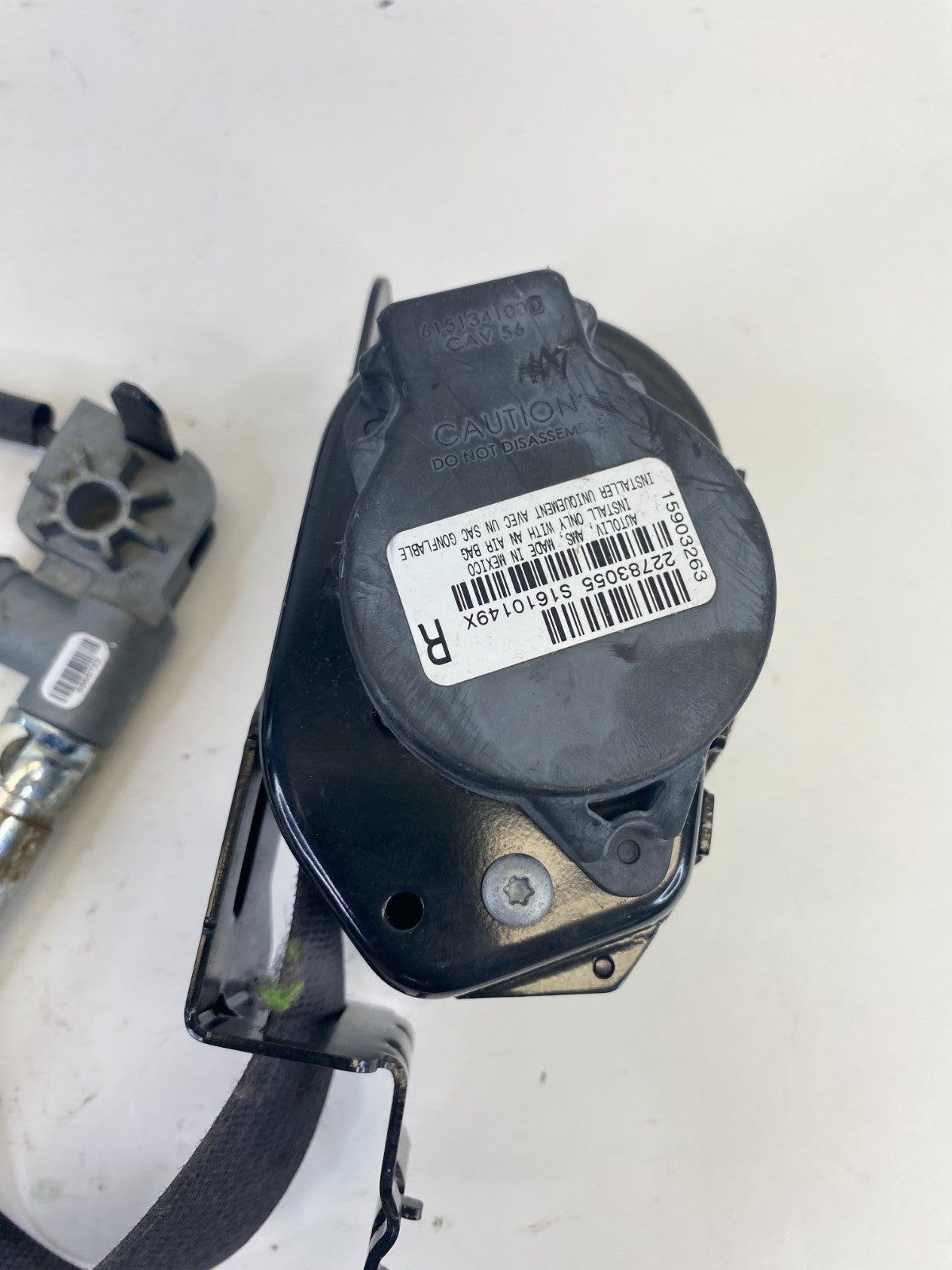 11-15 Buick Enclave Front Right Passenger Side Seat Belt Retractor Assy 15903263