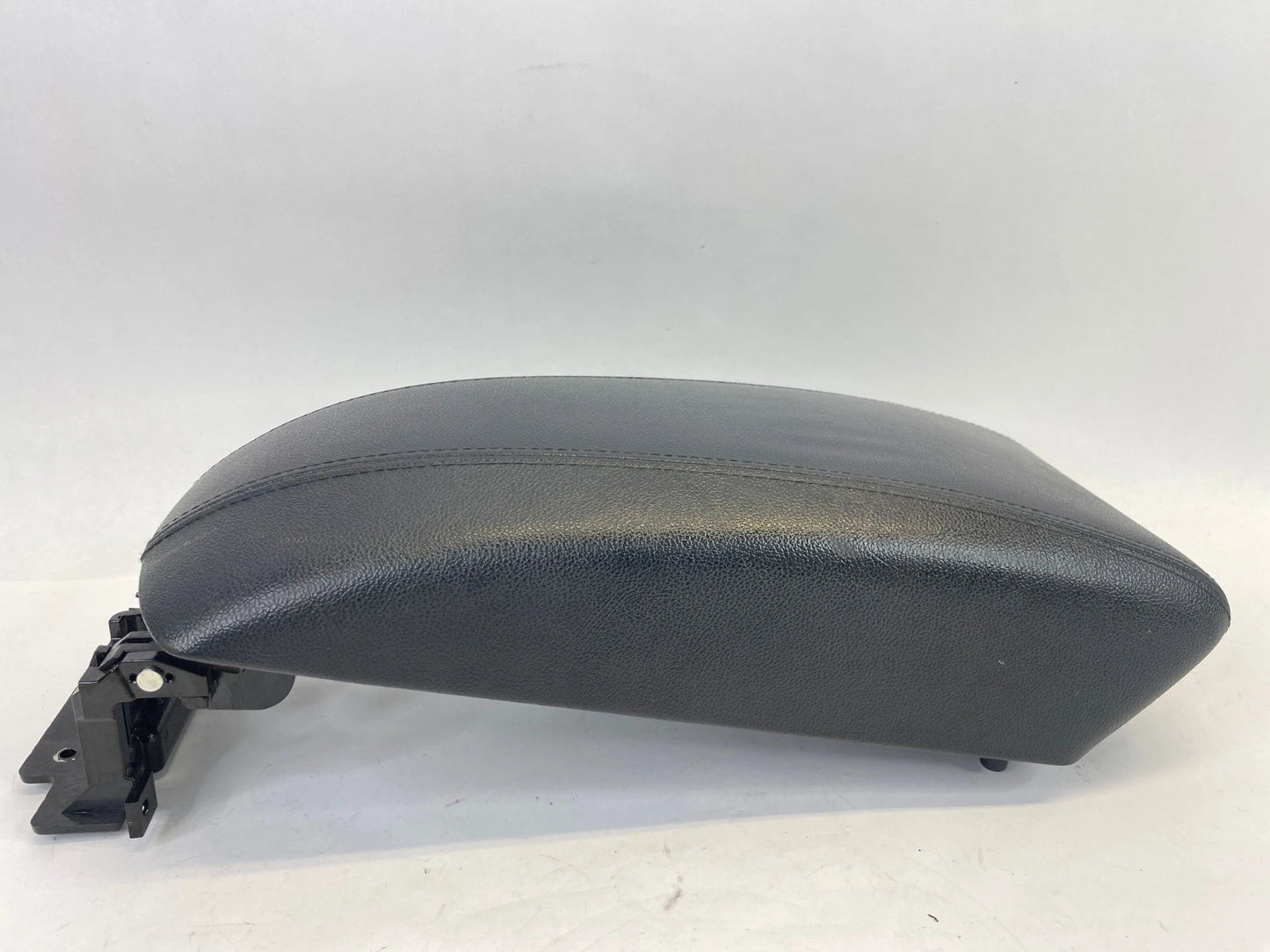 2011-2015 HYUNDAI SONATA CENTER CONSOLE ARMREST LID COVER CONSOLE OEM 846603S000