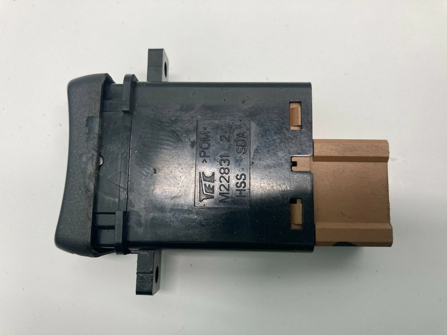 2004-2008 ACURA TL CENTER CONSOLE HEATED SEAT CONTROL SWITCH M22831 / M22832 OEM