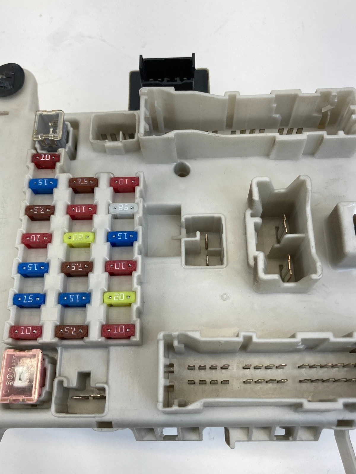 2001–2005 TOYOTA RAV4 INTERIOR DASH CABIN FUSE & RELAY JUNCTION BLOCK BOX OEM