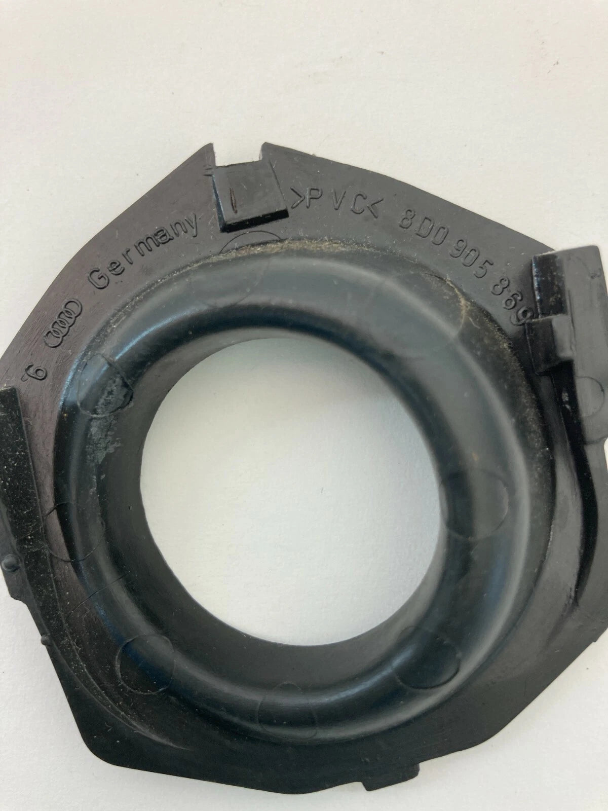 96-01 AUDI A4 QUATTRO IGNITION SWITCH STEERING GROMMET SURROUND RUBBER COVER OEM