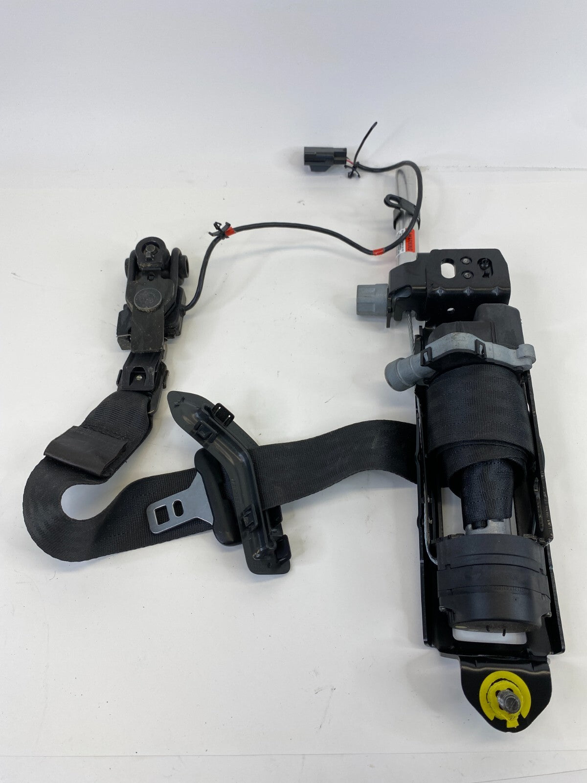 2001-2004 Volvo S40 Front Right Passenger Side Seat Belt Retractor Assy OEM