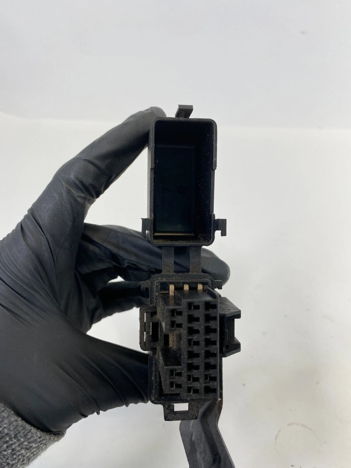 2006 06 KIA SPECTRA 2.0L DIAGNOSTIC PLUG PORT DIAGNOSIS SOCKET MG632867 OEM