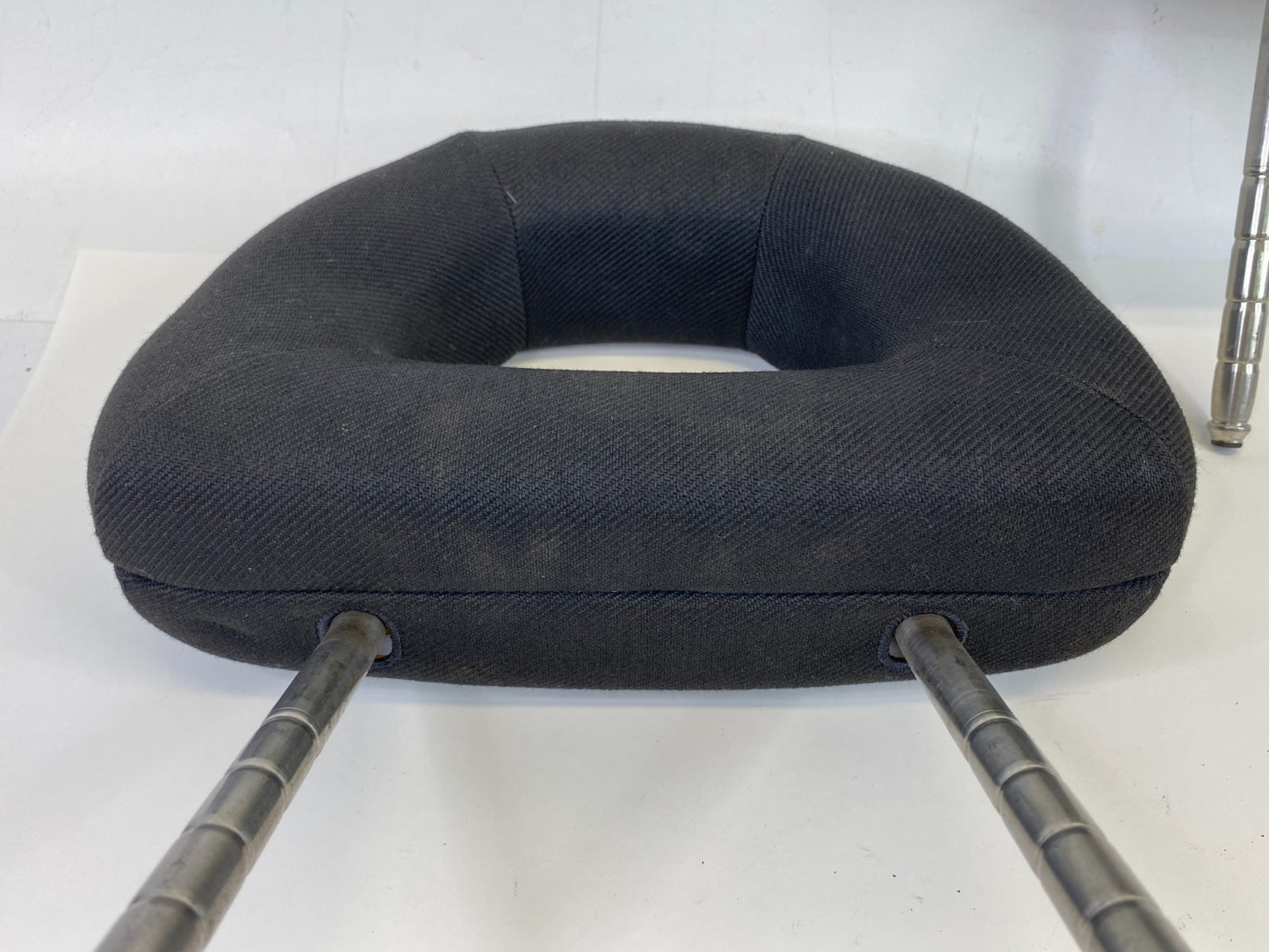 2001-2005 Volkswagen Beetle Rear Left & Right Seat Headrest Head Rest Pair Set