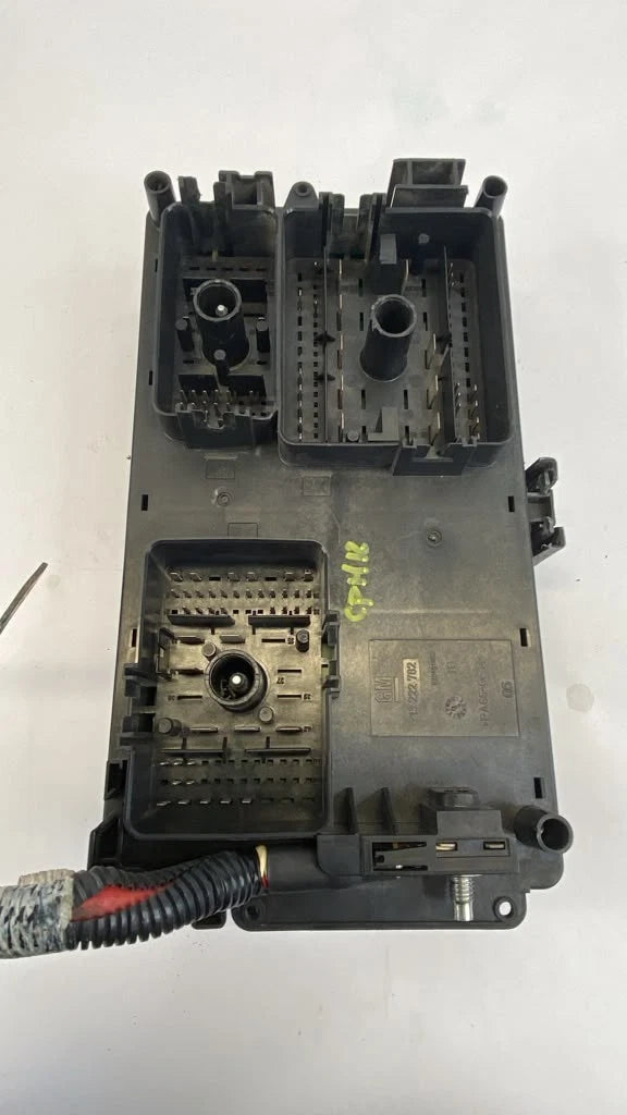 2010 2011 CADILLAC SRX 3.0L ENGINE FUSE BOX FUSEBOX W/O FOG LIGHTS 15896994 OEM