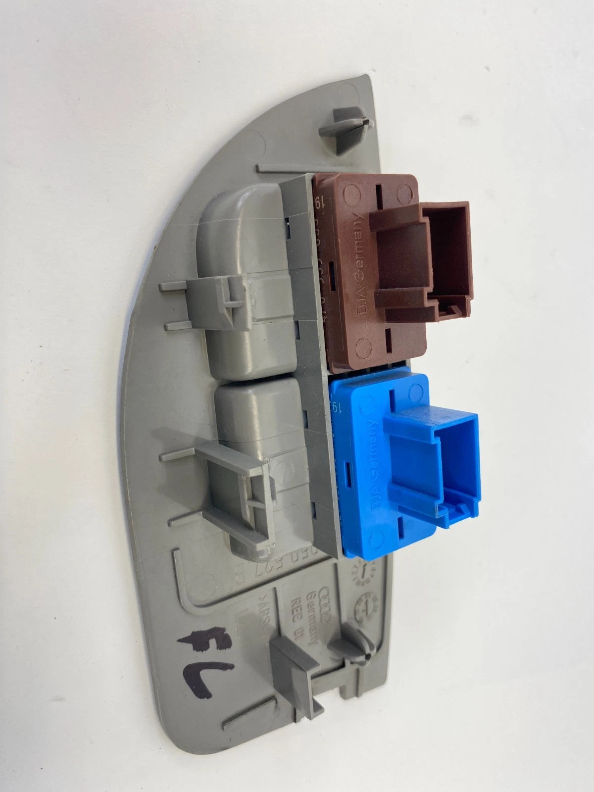 2002-2008 AUDI A4 FL FUEL DOOR TRUNK RELEASE ALARM SWITCH BEZEL OEM 8E1-959-527