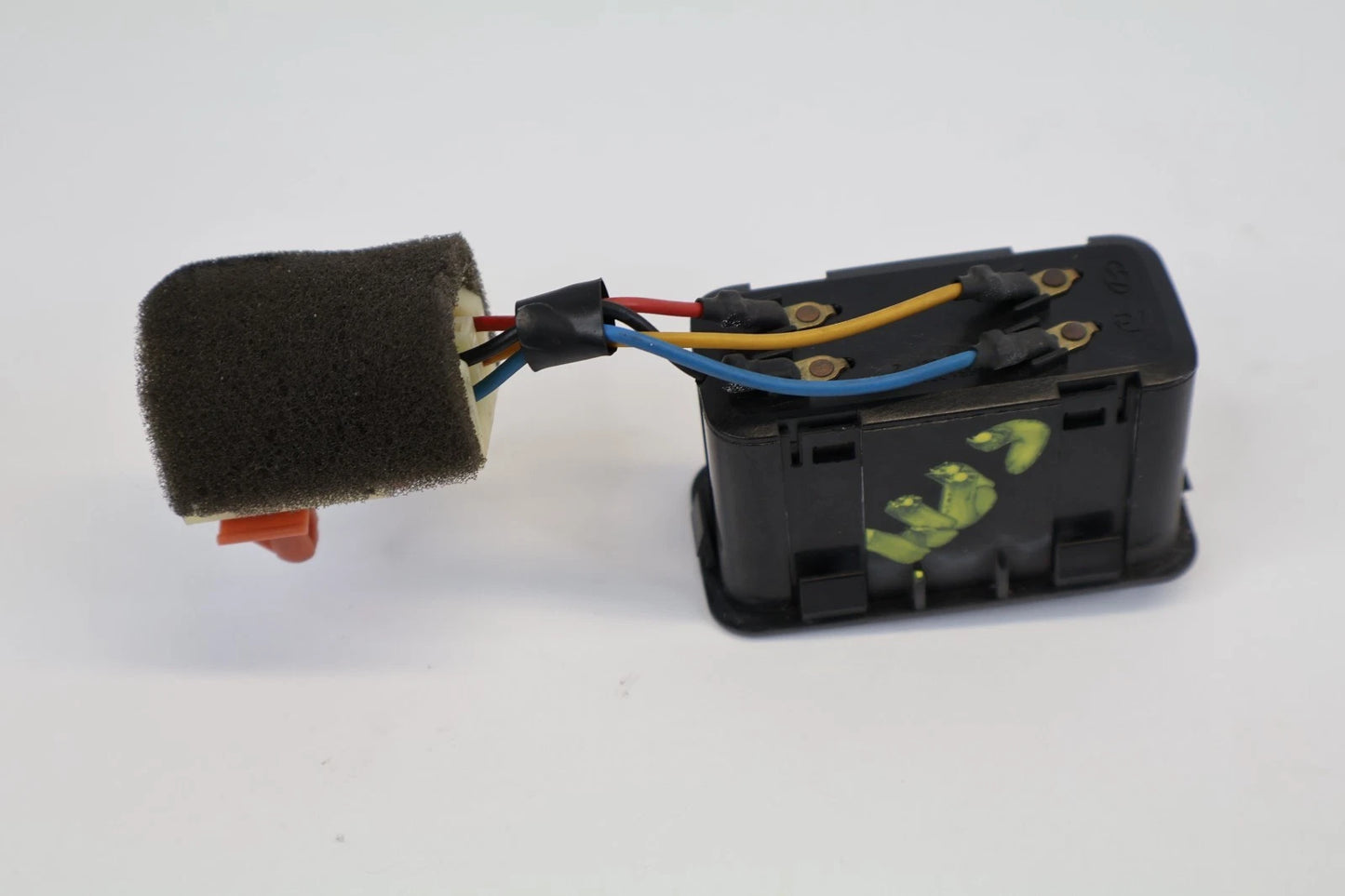 2011-2014 HYUNDAI SONATA SEDAN FUEL DOOR & TRUNK OPEN RELEASE SWITCH OEM