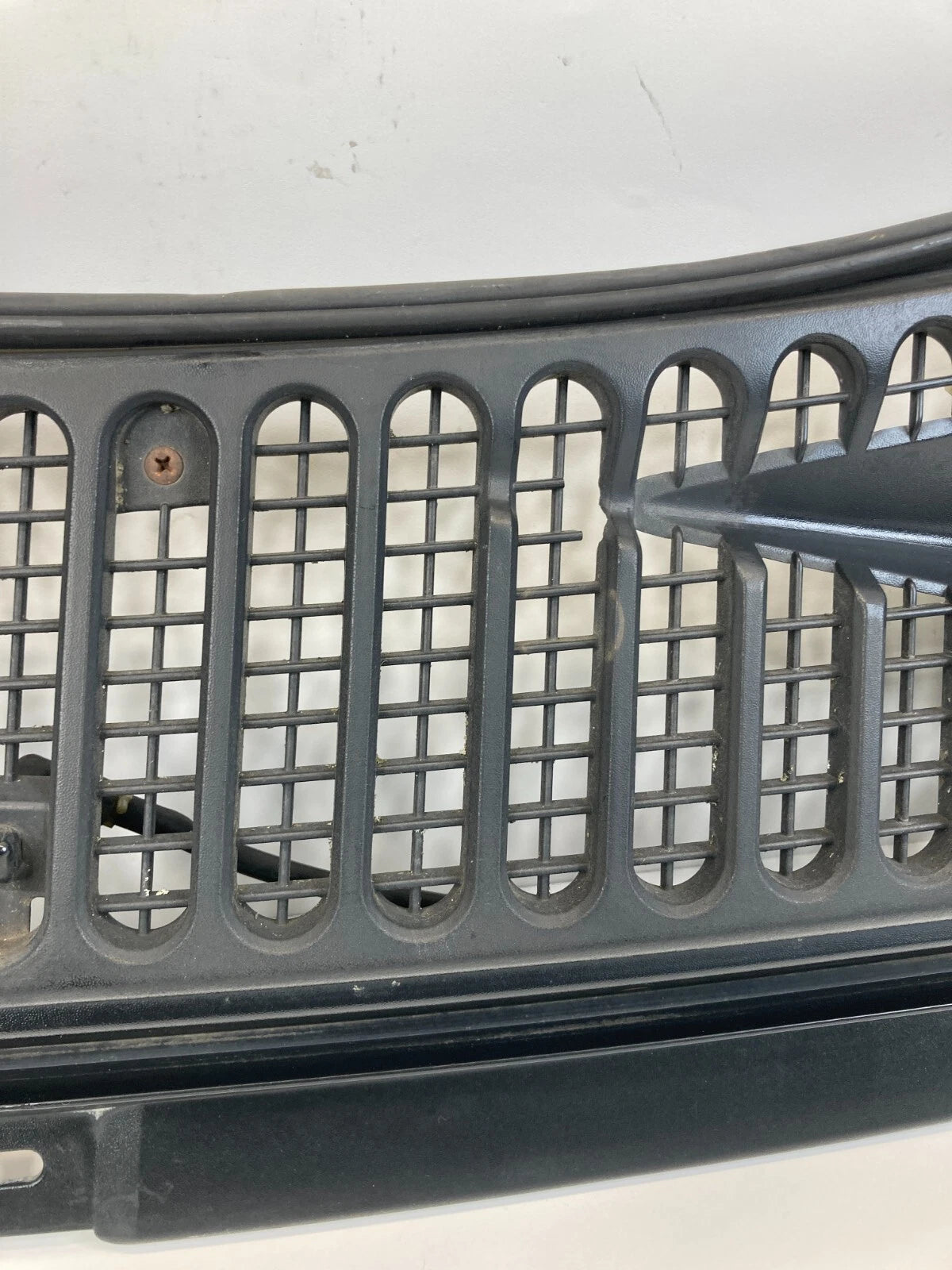 1999-2001 FORD F-250 F250 SUPER DUTY WINDSHIELD LEFT WIPER COWL F81B-2502223AKW