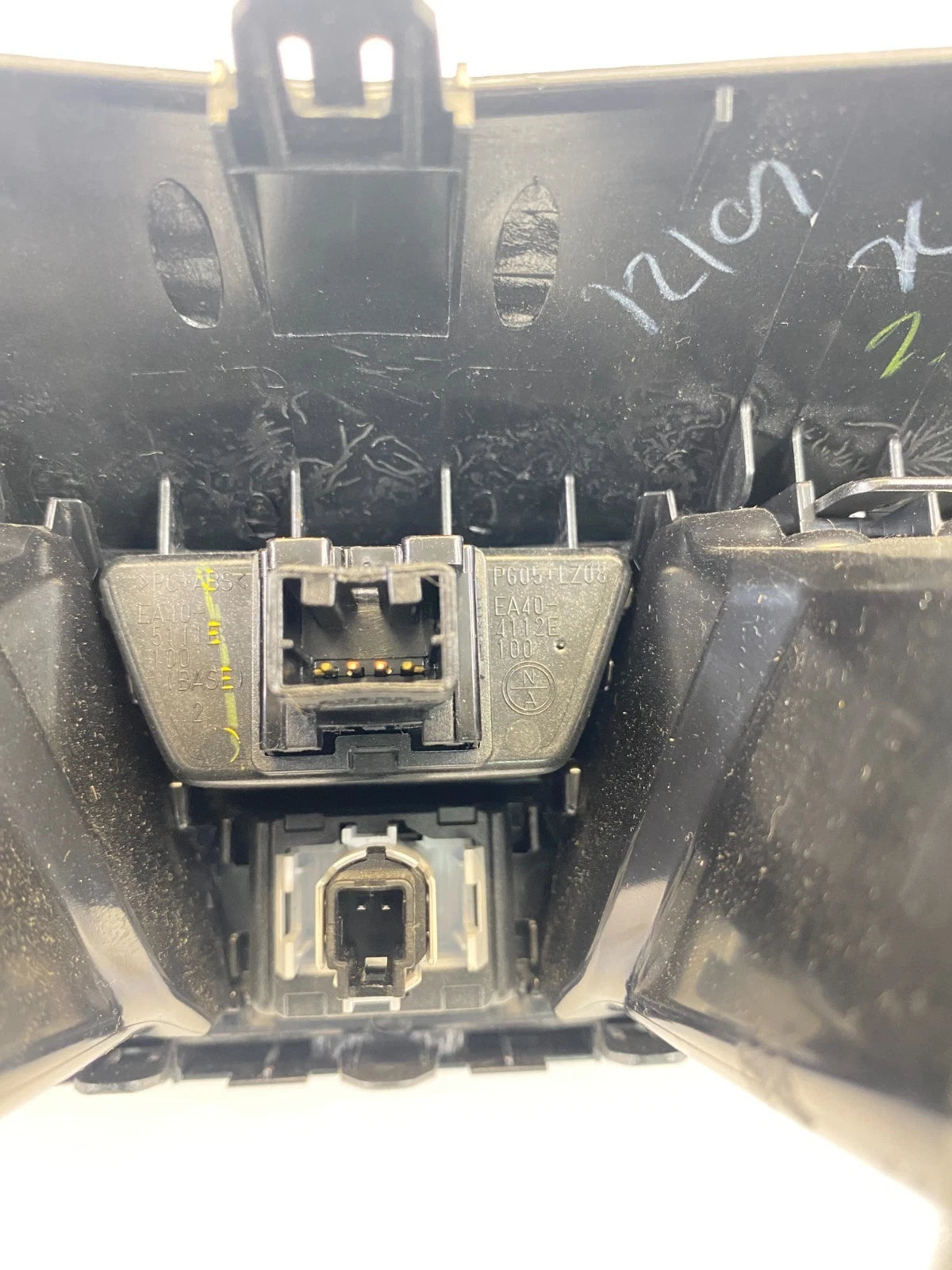 2016-2018 Nissan Altima Dash Center A/C Air Vent Grille Trim Panel 68750-9HS0A