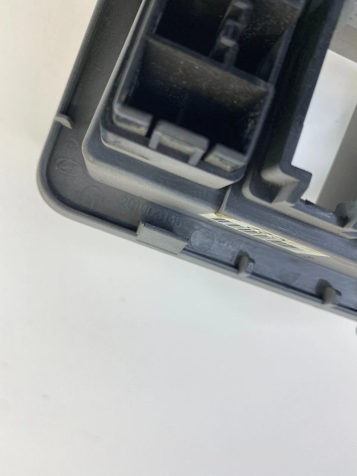 2007-2009 HYUNDAI SANTA FE DASH LEFT SIDE LOWER SWITCH COVER BEZEL 201003145 OEM
