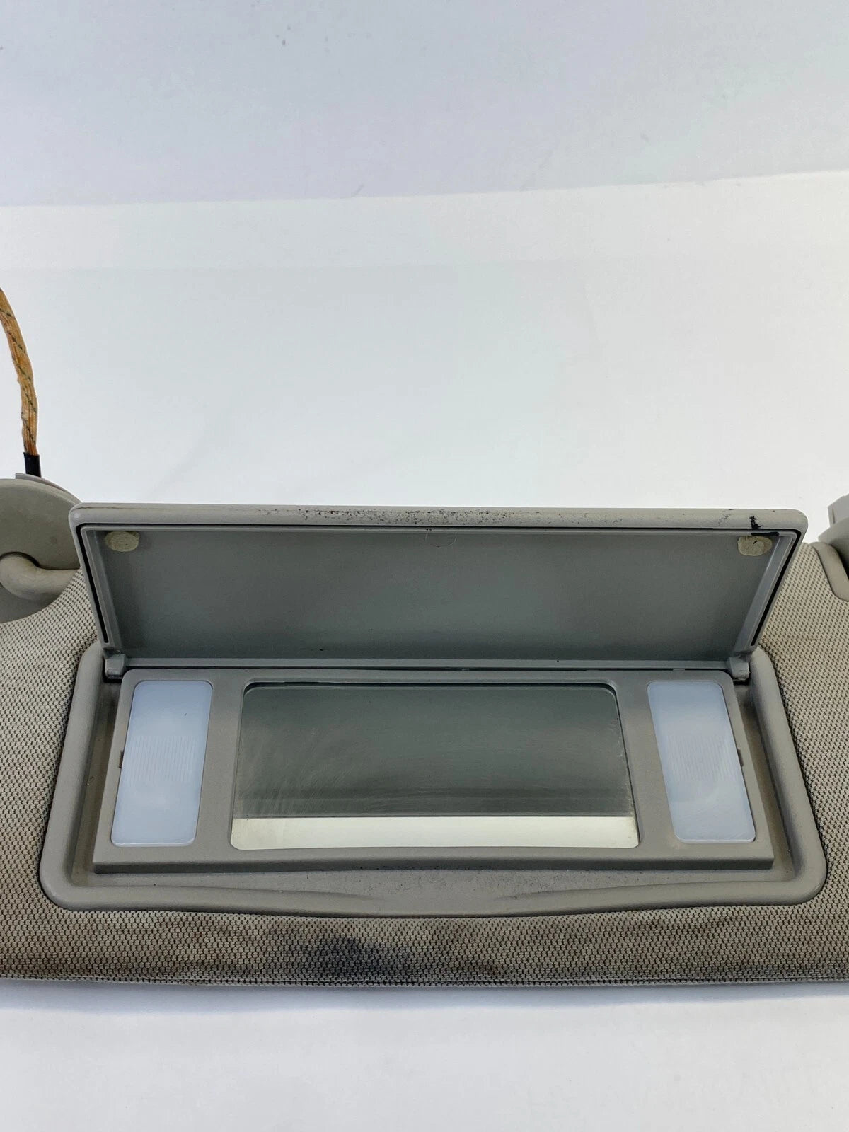 2013-2015 CHEVROLET MALIBU FRONT LEFT DRIVER SIDE SUNVISOR SUN VISOR ILLUMINATED