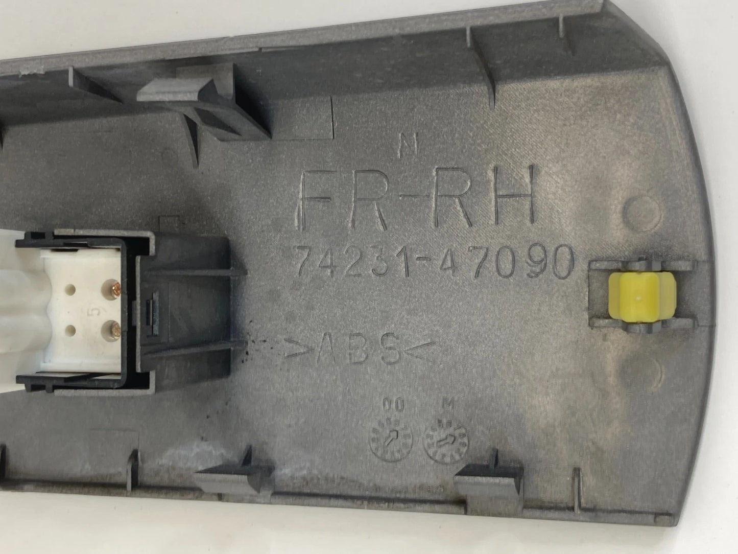 2004-2009 TOYOTA PRIUS FRONT RIGHT SIDE DOOR WINDOW SWITCH WITH BEZEL 7423147090
