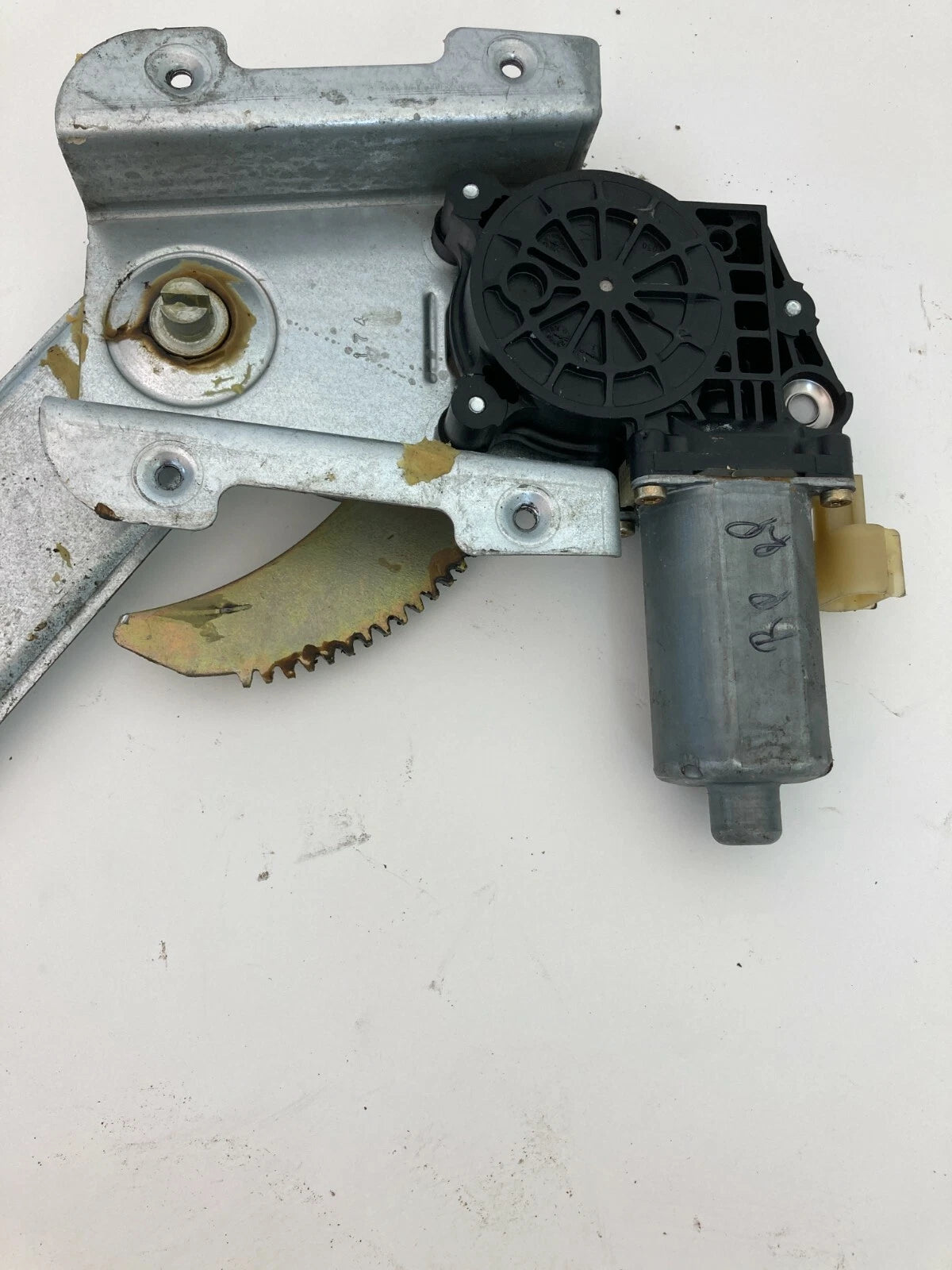 2004-2009 DODGE DURANGO REAR RIGHT PASSENGER DOOR WINDOW MOTOR REGULATOR OEM