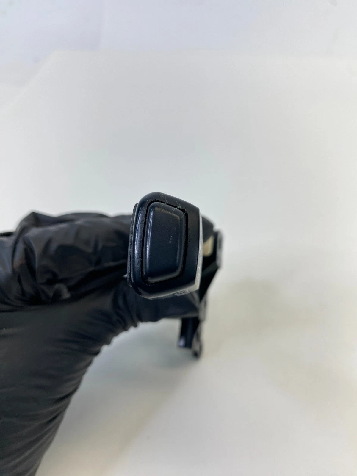 04-13 TOYOTA SIENNA STEERING WHEEL SET/RESUME CRUISE CONTROL SWITCH 18A227 OEM