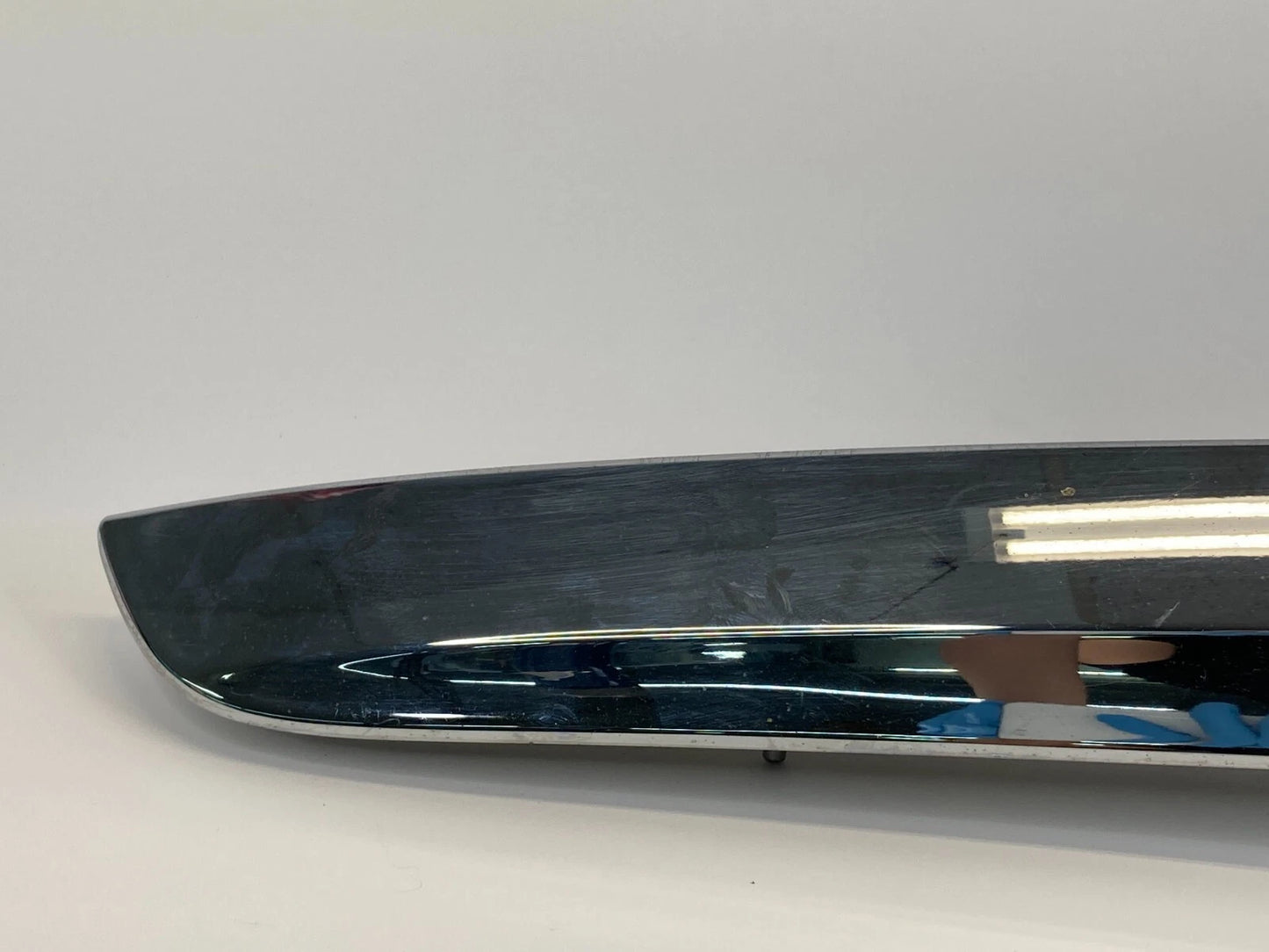 12-16 CHEVROLET SONIC SEDAN TRUNK LID LICENSE PLATE LAMP APPLIQUE TRIM 95103126