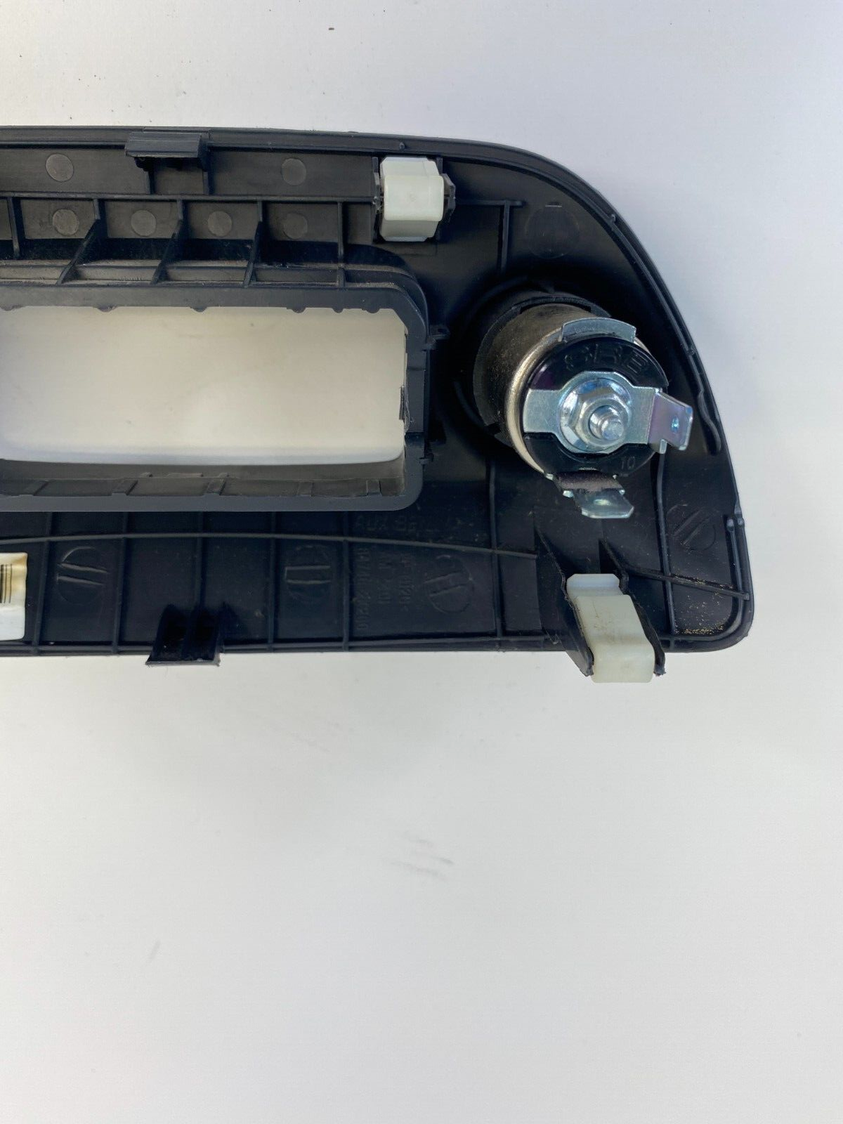 10-13 Kia Soul Center Console Lower Dash Power Outlet Housing w Trim 84746-2K200