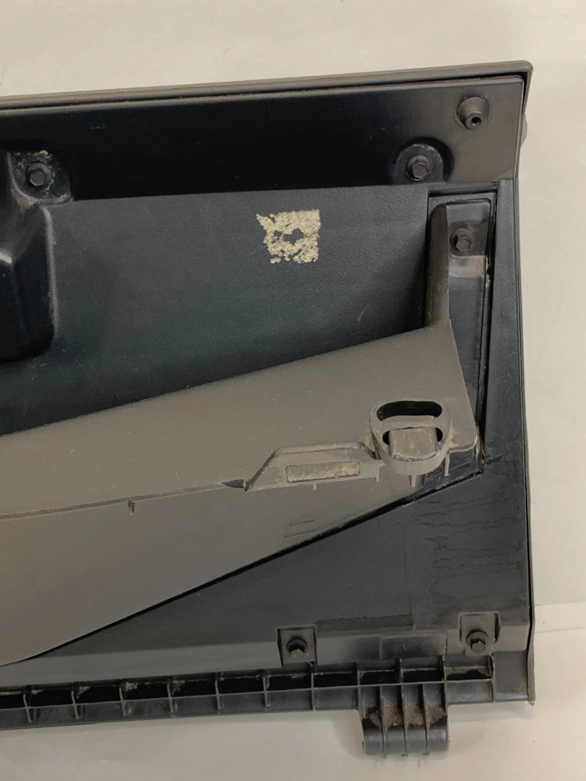 2002-2005 DODGE RAM 1500 DASH GLOVE BOX STORAGE COMPARTMENT 1000281DX9AA OEM