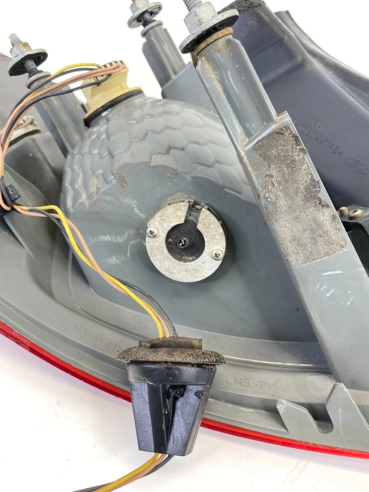 2013-2019 FORD TAURUS INTERCEPTOR SEDAN RIGHT SIDE OUTER TAILLIGHT LAMP ASSY OEM