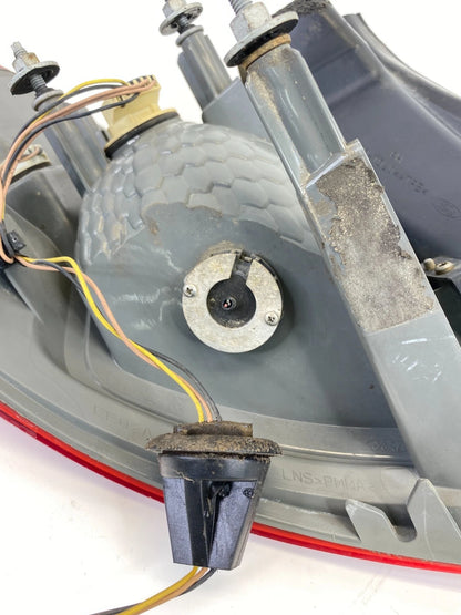 2013-2019 FORD TAURUS INTERCEPTOR SEDAN RIGHT SIDE OUTER TAILLIGHT LAMP ASSY OEM