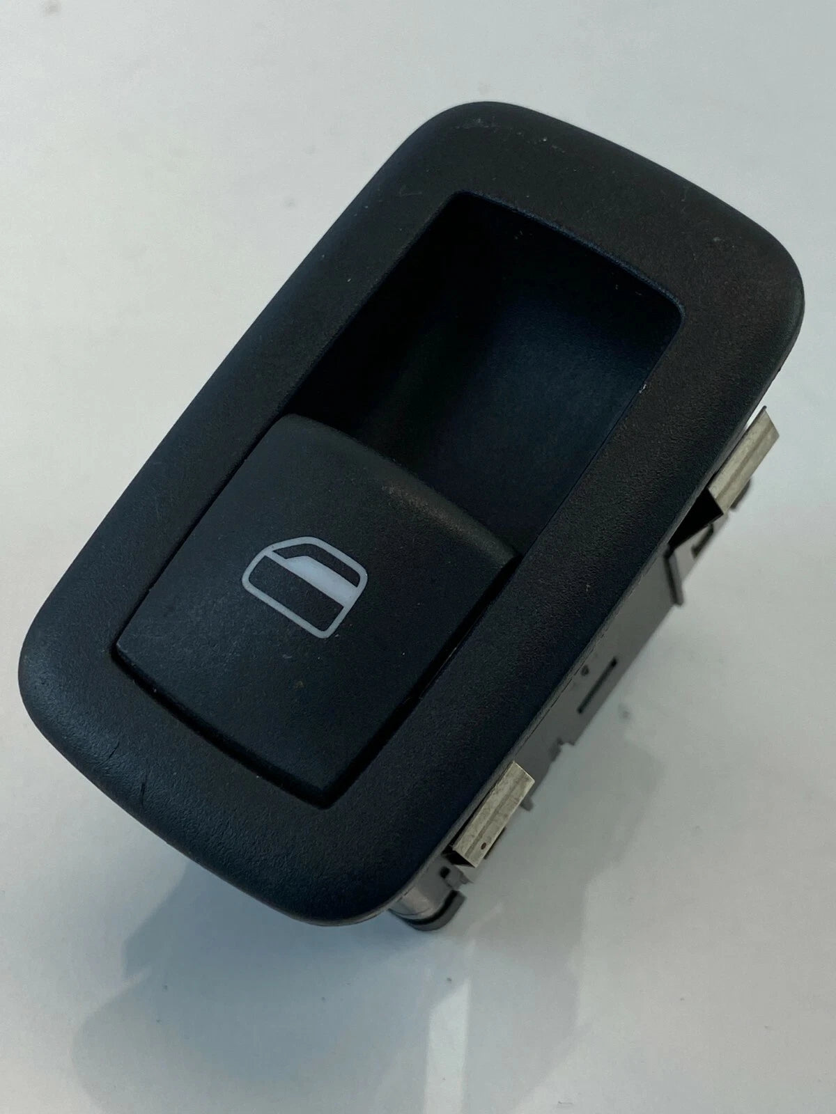 2008-2010 CHRYSLER TOWN & COUNTRY REAR LEFT DOOR POWER WINDOW SWITCH 04602539AB