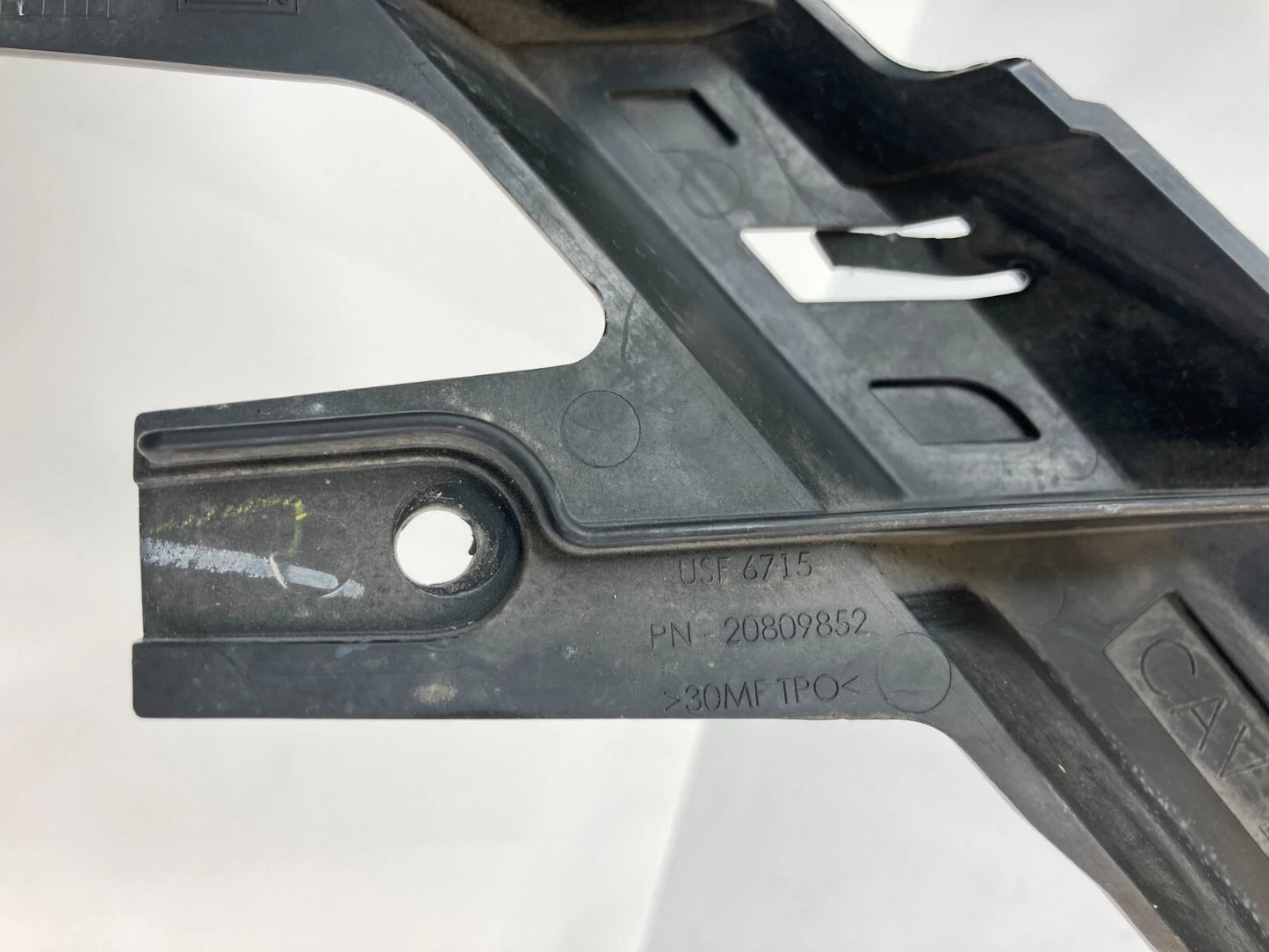 2013-2015 CHEVROLET MALIBU FRONT RIGHT HEADLIGHT BRACKET HOLDER OEM 20809852