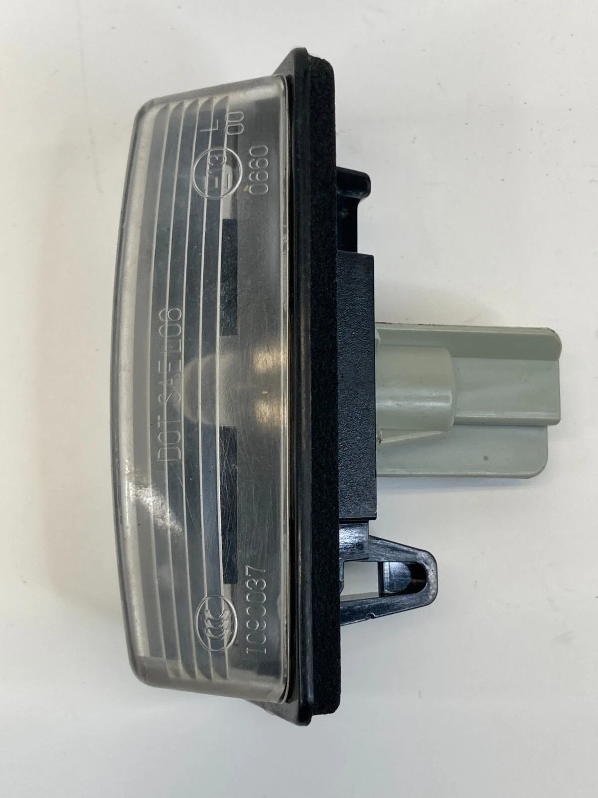 2014-2015 NISSAN ROGUE SELECTED REAR TRUNK LICENSE PLATE LIGHT LAMP ASSEMBLY OEM