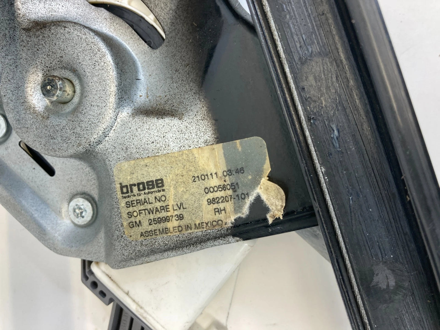 05-11 CADILLAC STS FRONT RIGHT DOOR POWER WINDOW MOTOR & REGULATOR 25999739 OEM