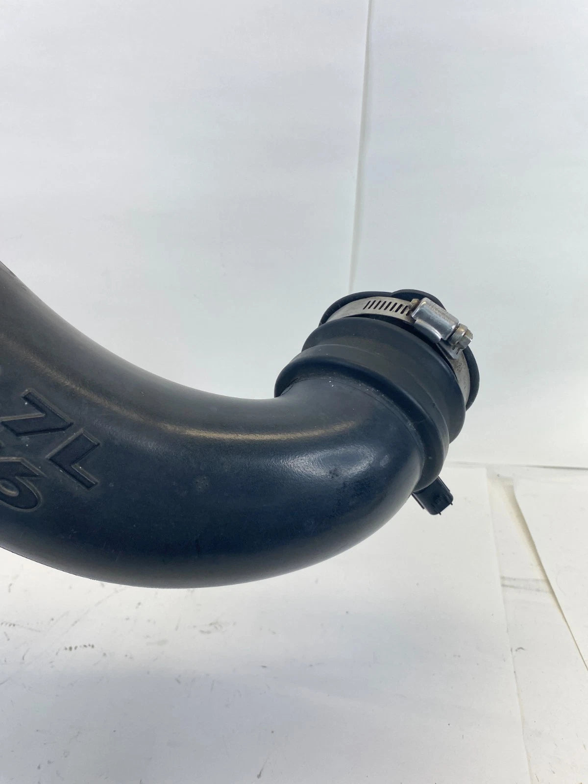 02-07 JEEP LIBERTY 3.7L AIR INTAKE DUCT & UPPER AIR FILTER HOUSING 53013727AA