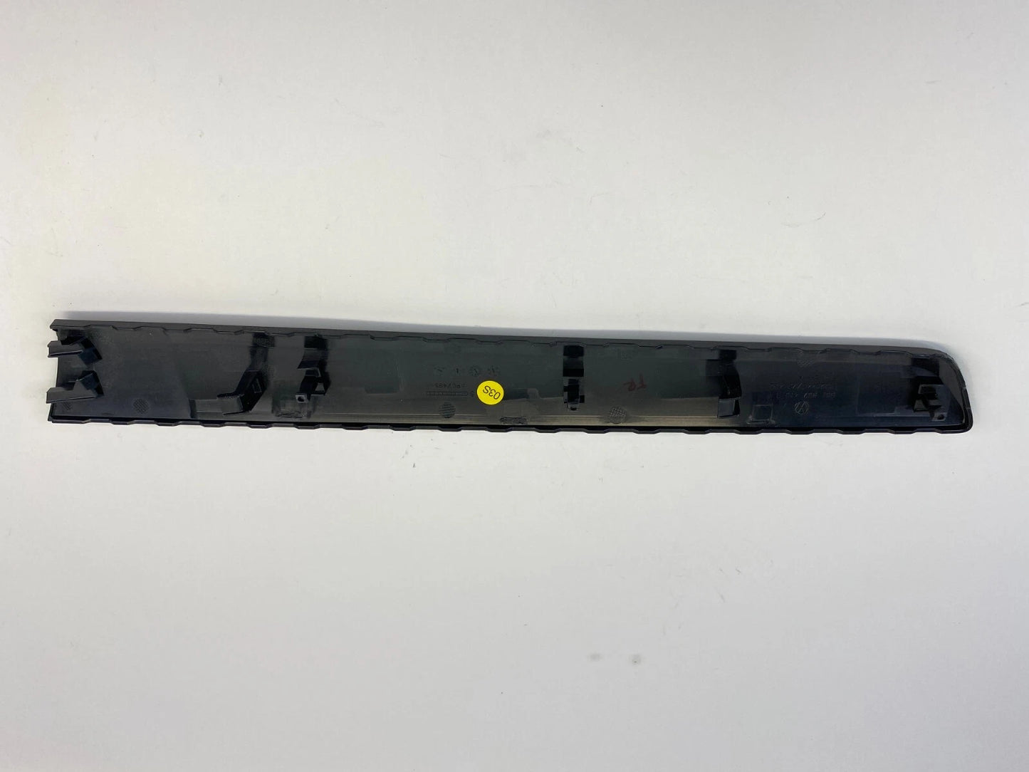2012-2015 VW VOLKSWAGEN PASSAT FRONT RIGHT DOOR PANEL MOLDING BEZEL 561867410B