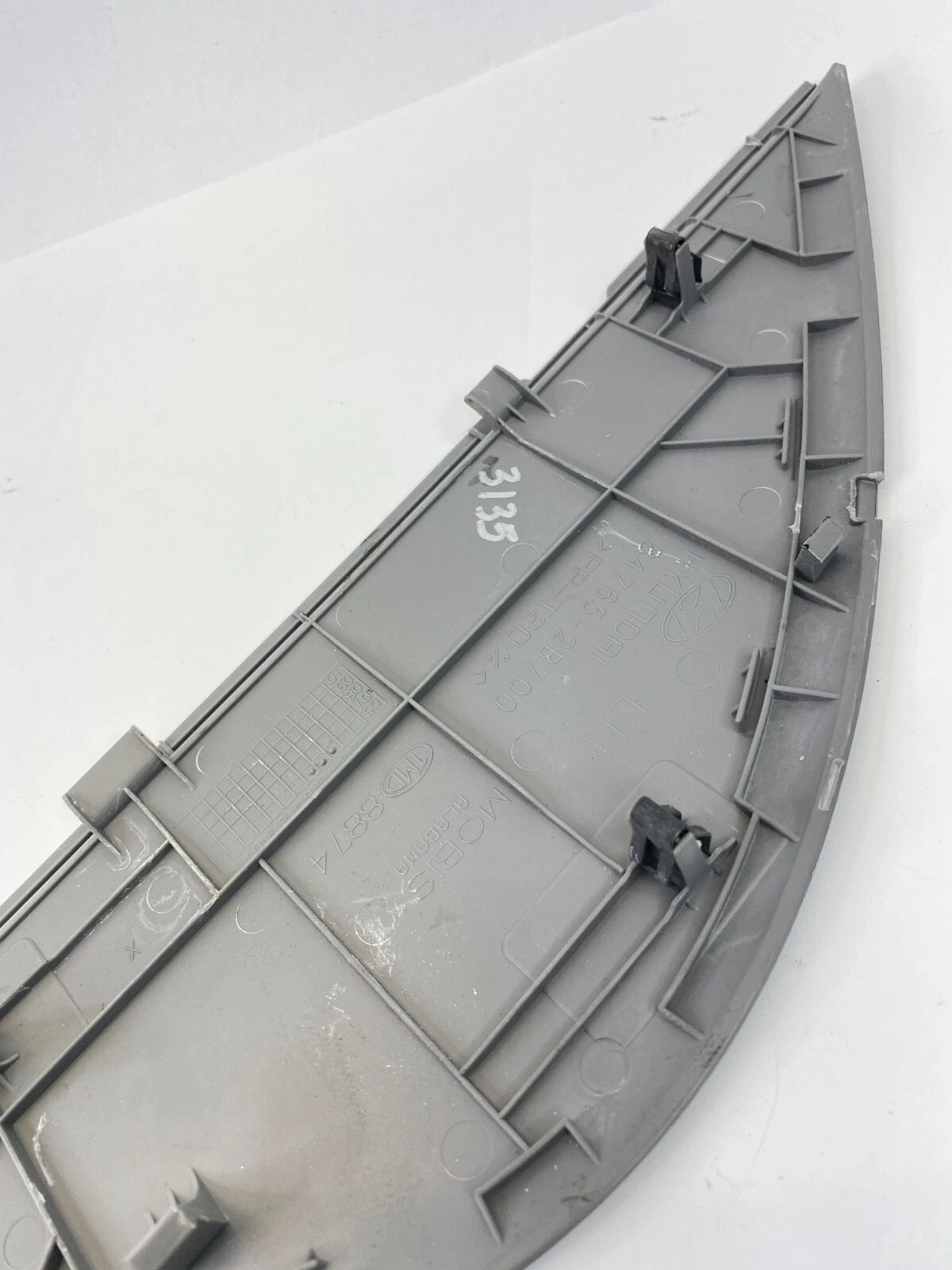 2007-2009 HYUNDAI SANTA FE FRONT LEFT SIDE DRIVER DASH END CAP 84765-2B700 OEM