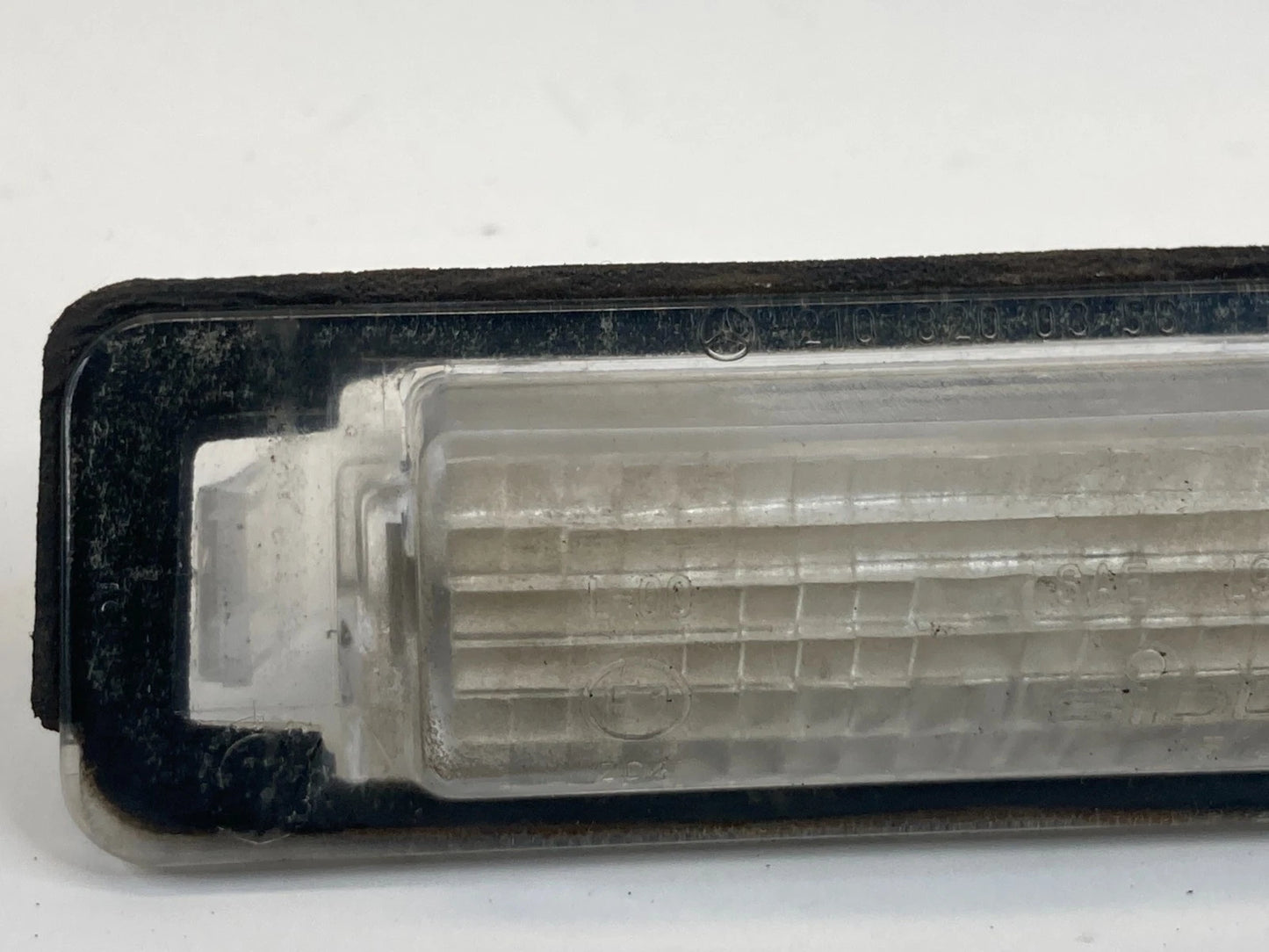 98-02 MERCEDES-BENZ E430 REAR TRUNK LICENSE PLATE LIGHT LAMP 210-820-03-56 OEM