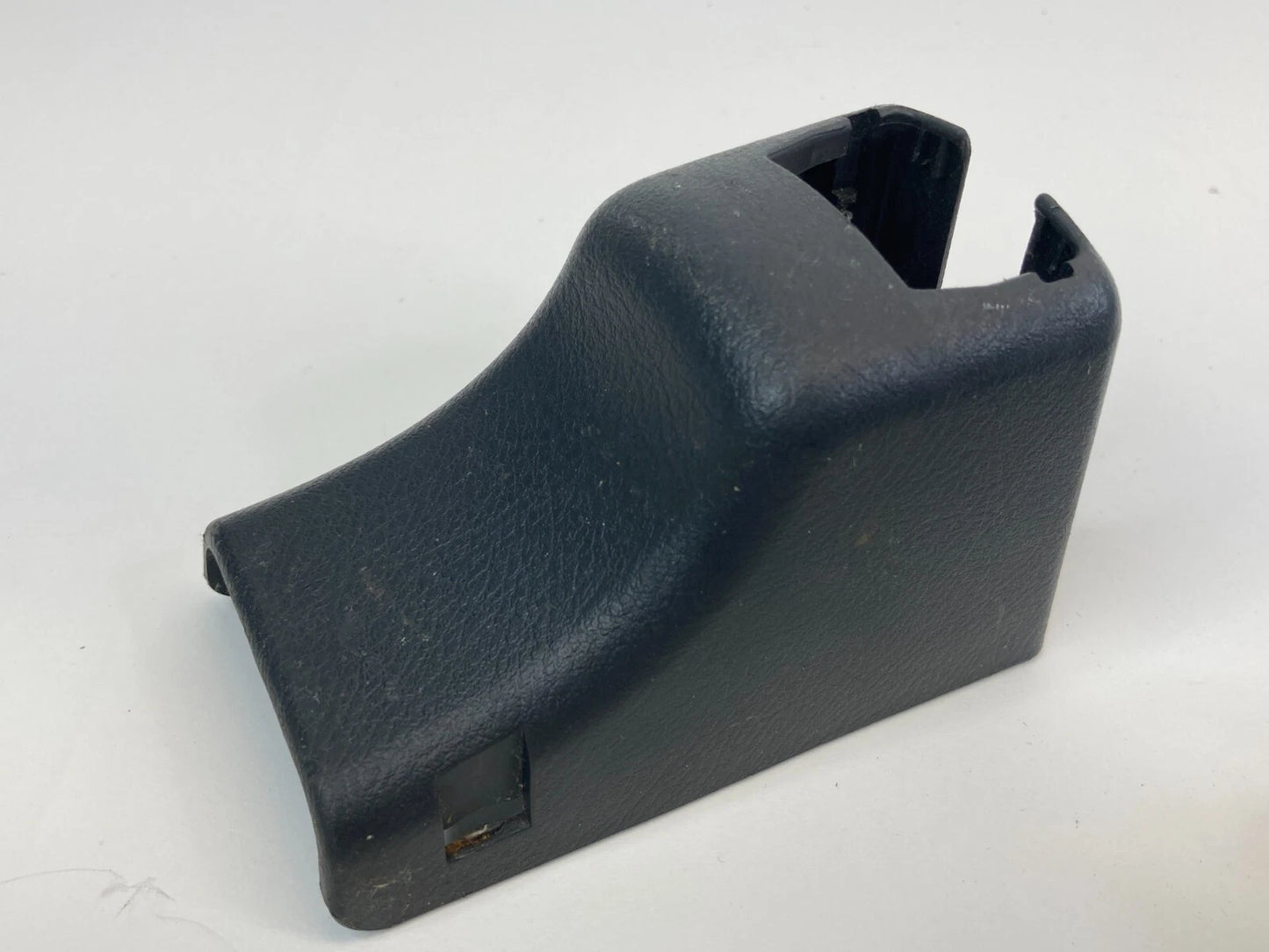 2003-2006 HONDA ELEMENT FRONT LEFT SEAT RAIL TRACK INNER BOLT TRIM COVER