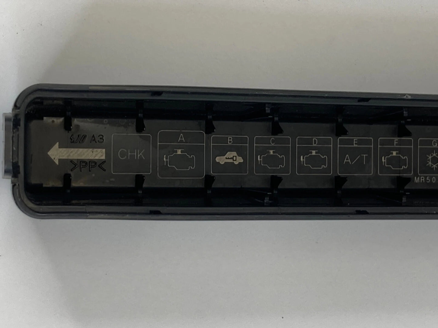 04-12 MITSUBISHI GALANT 2.4L AT ENGINE RELAY BOX COMPARTMENT CAP COVER MR502417