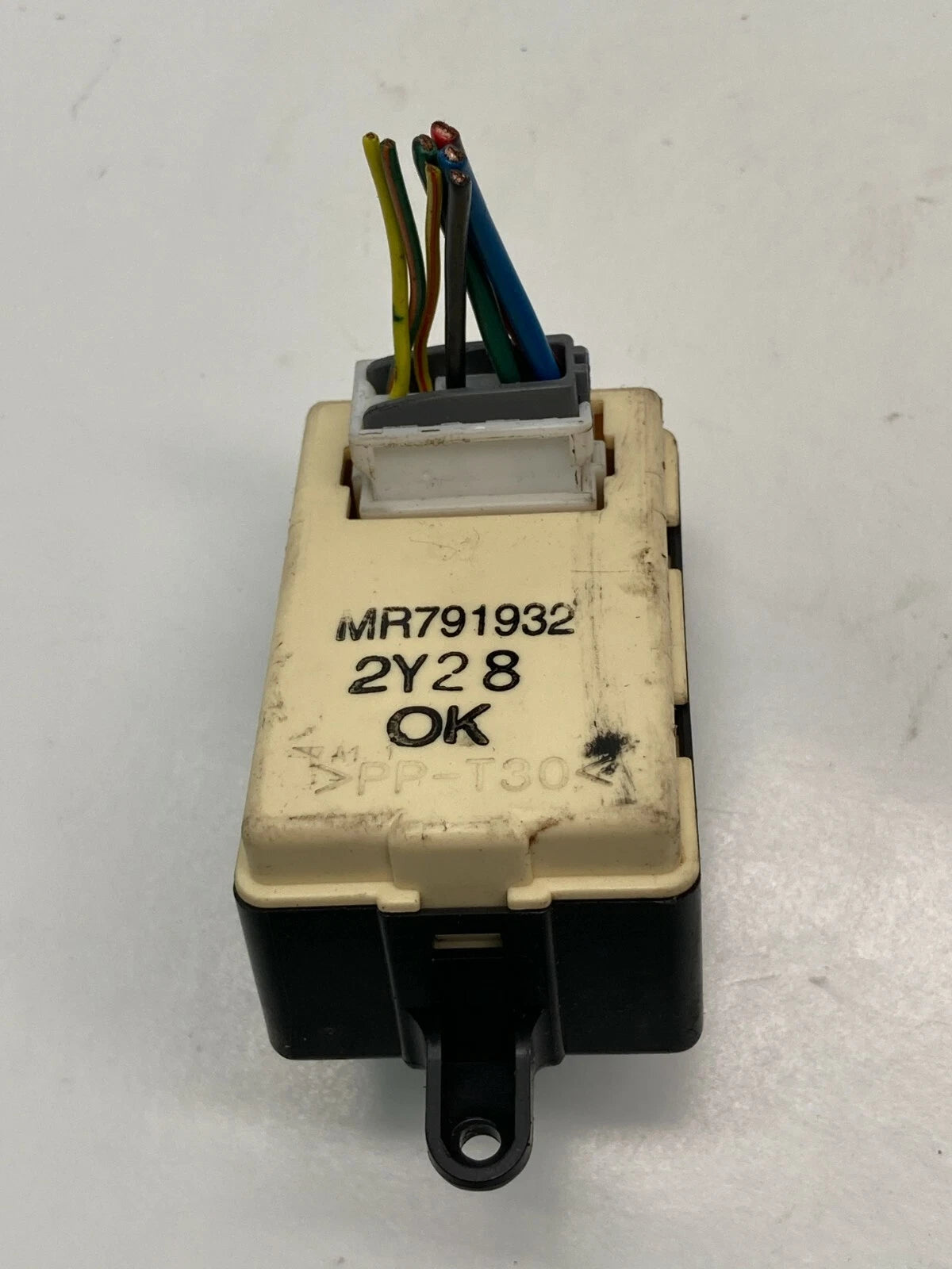 1999-2003 MITSUBISHI DIAMANTE REAR RIGHT DOOR POWER WINDOW SWITCH MR791932 OEM