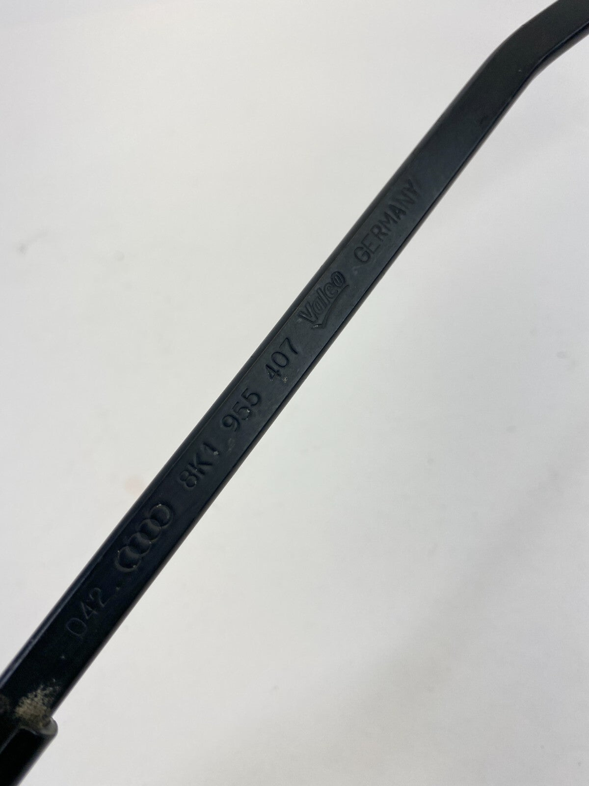 09-16 Audi A6 Quattro Front Right & Light Windshield Wiper Arm Pair 8K1-955-407