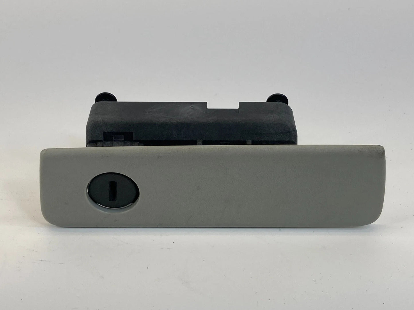 2009-2014 VOLKSWAGEN ROUTAN GLOVE BOX STORAGE COMPARTMENT HANDLE LATCH OEM
