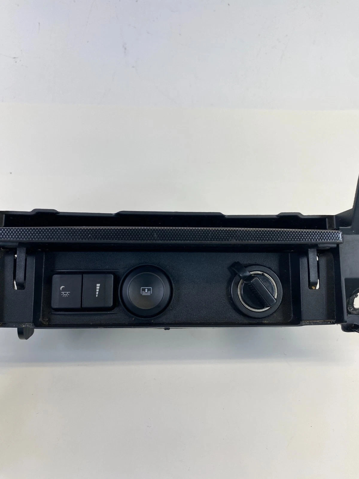 2010-2012 FORD TAURUS DASH STORAGE W/POWER OUTLET & LIGHT SWITCH BG13-54045P26