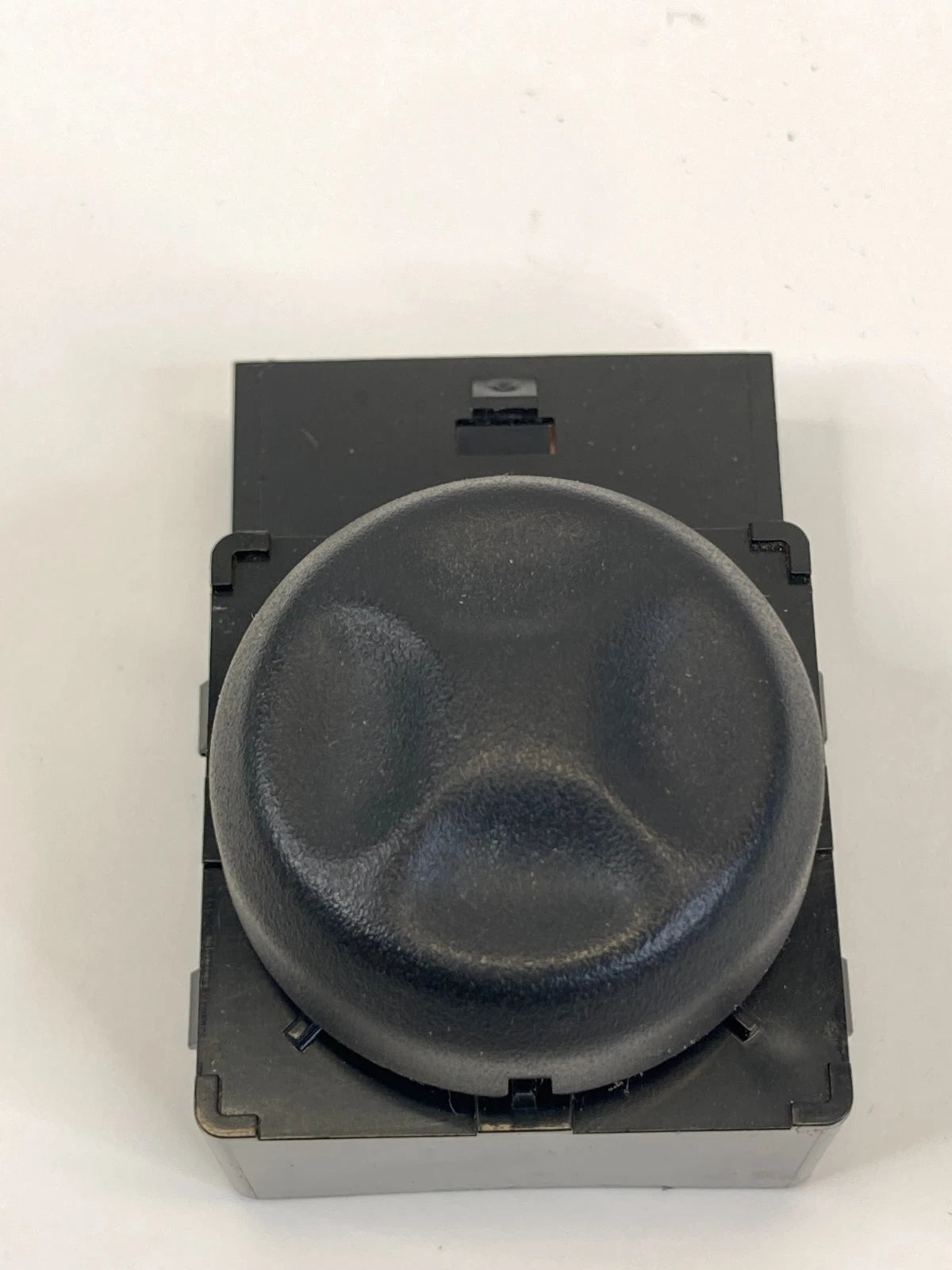 2007-2009 GMC YUKON FRONT LEFT SEAT POWER LUMBAR CONTROL SWITCH 15785408 OEM