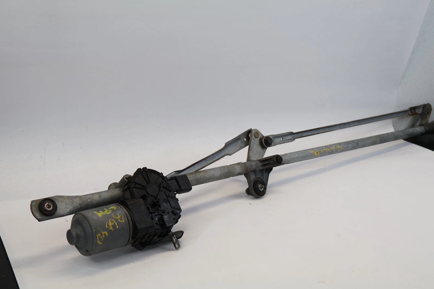 2008-2014 DODGE AVENGER FR WINDSHIELD WIPER MOTOR W/ LINKAGE BOSCH 05303714 OEM
