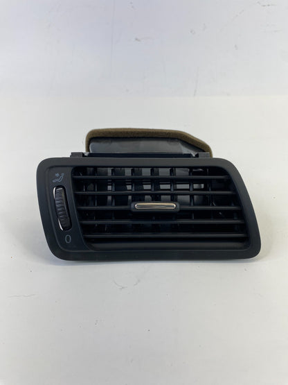 2009-2011 Volkswagen CC Front Right Side Outer Dash Air Vent Grille 3C1-819-702