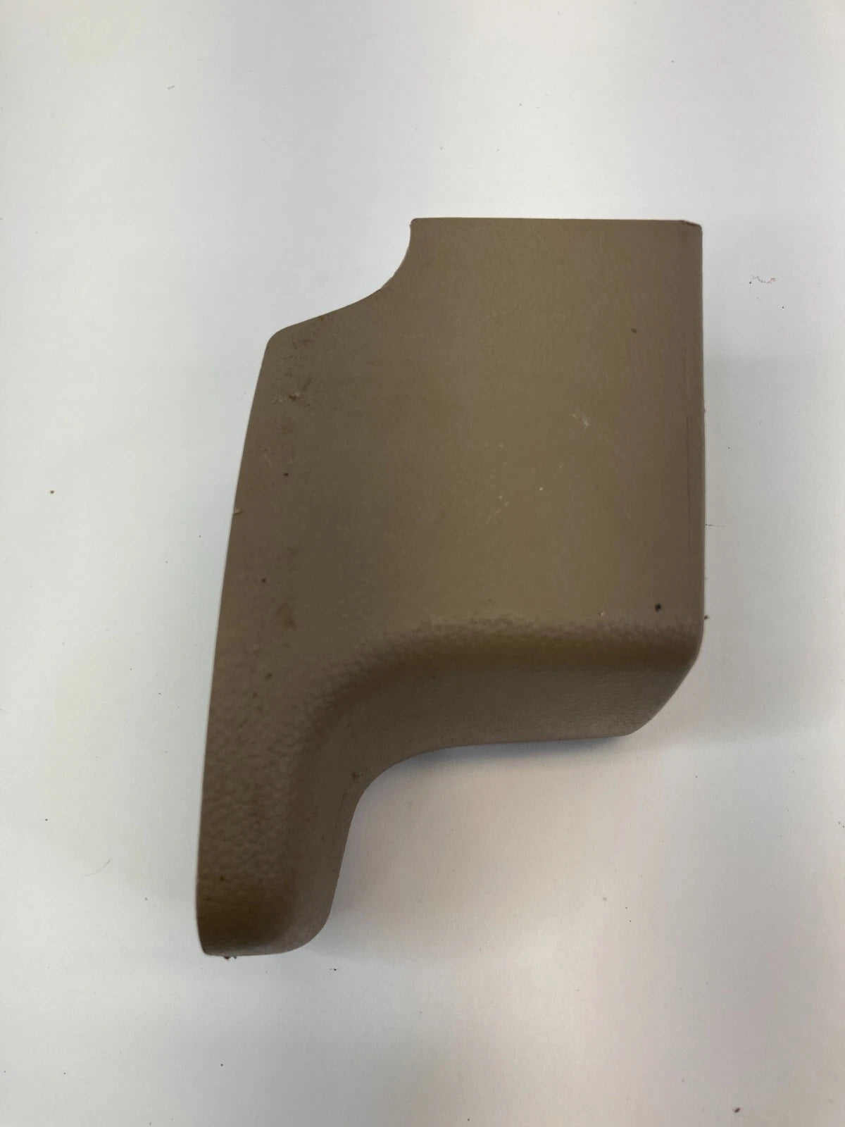 2008-2010 SATURN VUE 4-DR FRONT LEFT SEAT TRACK END COVER TRIM CAP 9663-1140 OEM