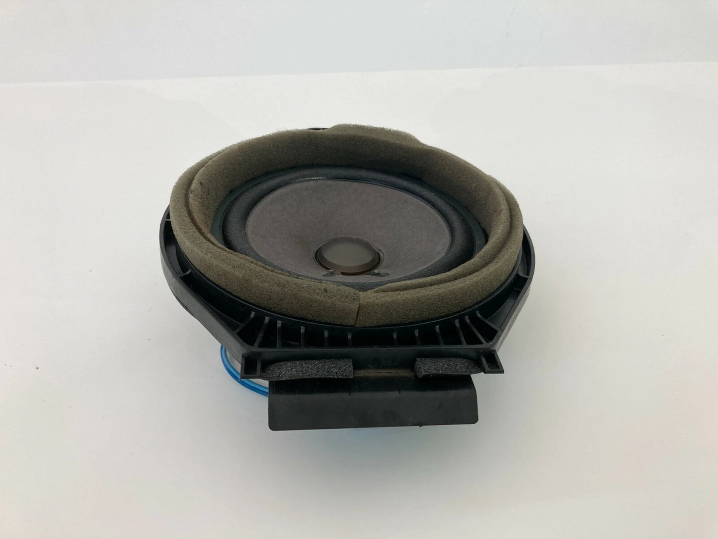 10-17 CHEVROLET TRAVERSE 10-16 GMC ACADIA REAR RIGHT SIDE DOOR SPEAKER 20935388