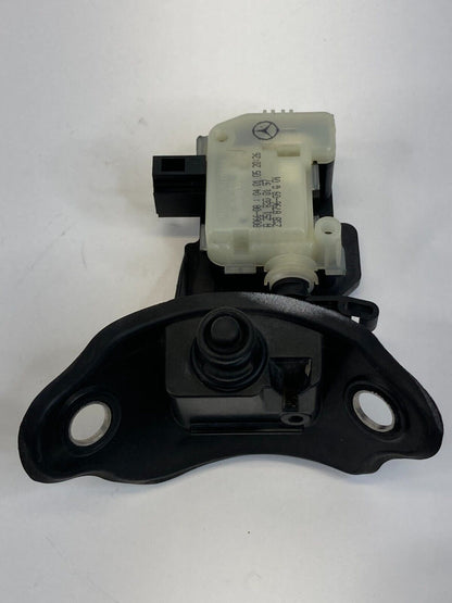 2006-2011 Mercesdes-Benz CLS500 Fuel Release Locking Motor Actuator 2518200197